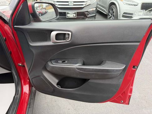 Used 2021 Hyundai Venue SE image 22