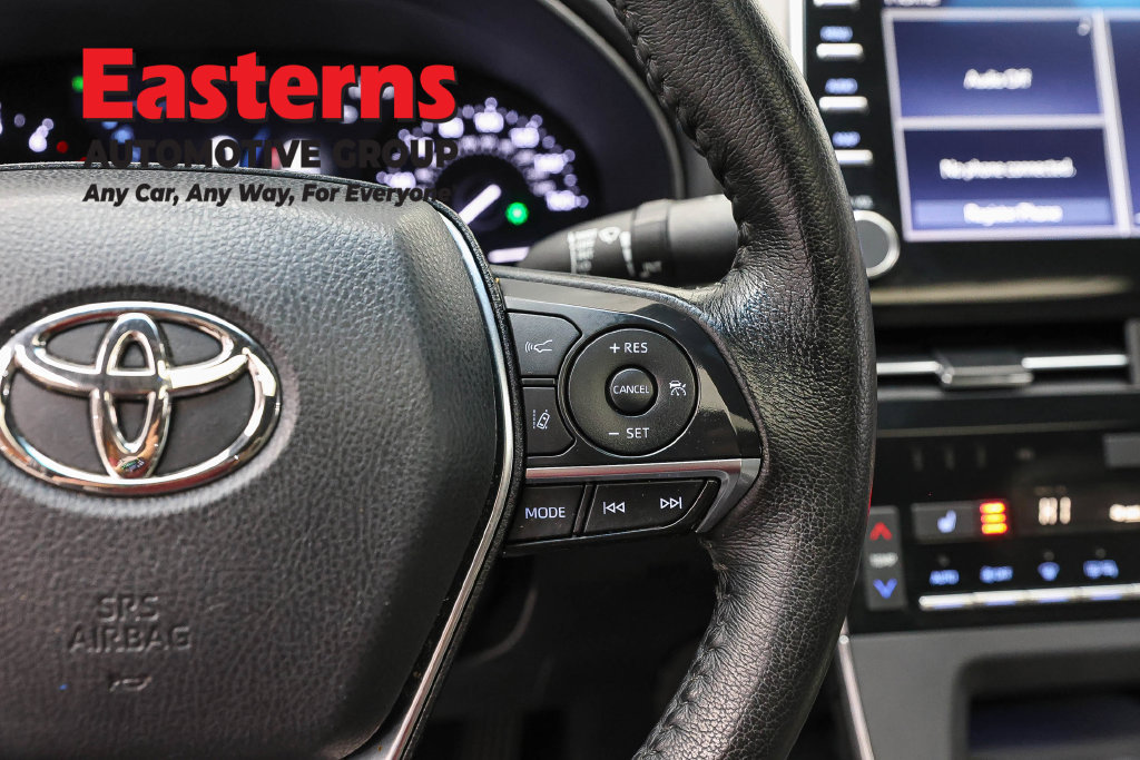 Used 2022 Toyota Avalon XLE w/ Moonroof Package FWD image 17