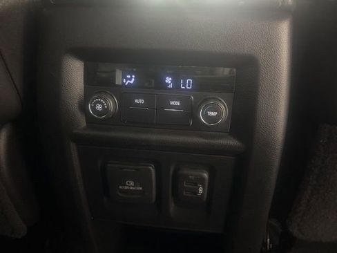 Used 2022 Chevrolet Traverse LT w/ LT Premium Package image 16