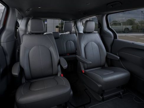 New 2026 Chrysler Pacifica Select FWD image 15