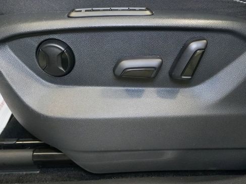 Used 2022 Volkswagen Tiguan SEL R-Line image 16