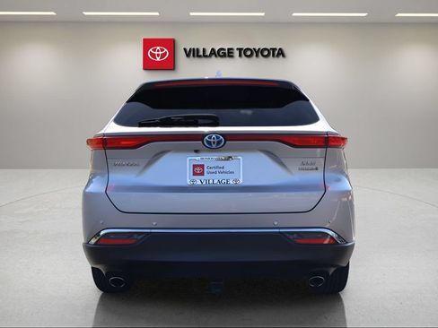 Certified 2022 Toyota Venza XLE AWD/4WD image 4
