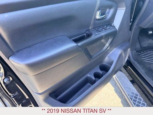 Used 2019 Nissan Titan SV w/ SV Convenience Package image 18