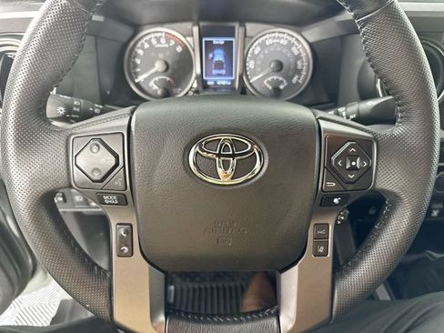 Used 2022 Toyota Tacoma TRD Sport w/ Technology Package AWD/4WD image 17
