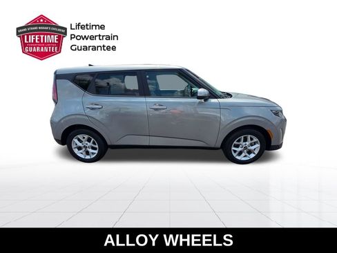 Used 2023 Kia Soul LX w/ LX Technology Package FWD image 7