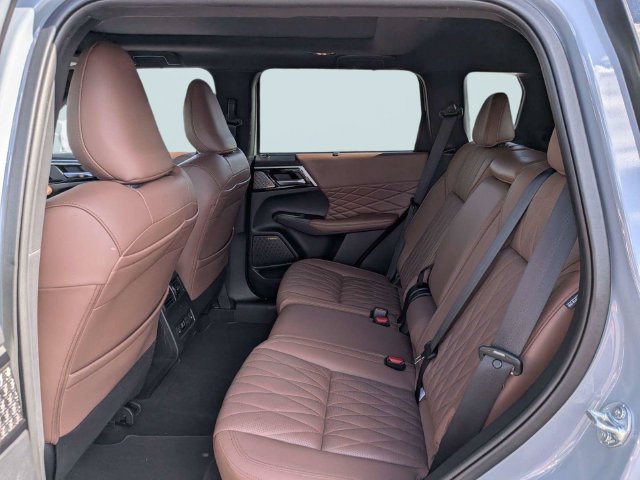 Used 2025 Mitsubishi Outlander SEL FWD image 12