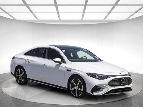 Used 2026 Mercedes-Benz CLA 250+ w/ AMG Line image 4