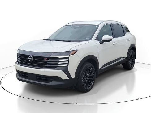 Used 2025 Nissan Kicks SR AWD/4WD image 2