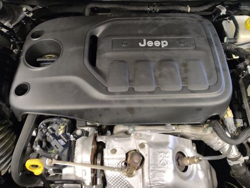 Used 2019 Jeep Cherokee Trailhawk image 30