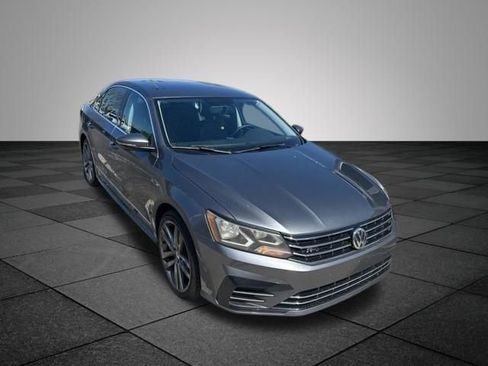 Used 2017 Volkswagen Passat 1.8T R-Line FWD image 9