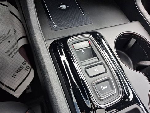 Used 2025 Honda Pilot TrailSport image 14