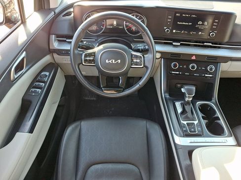 Used 2024 Kia Carnival LX image 21