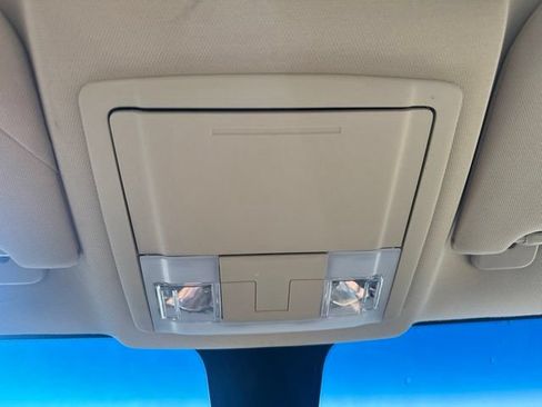 Used 2018 Ford Taurus SE FWD image 25