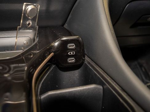 Used 2024 Toyota Crown Limited image 17