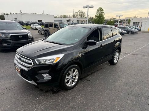 Used 2017 Ford Escape SE FWD image 1