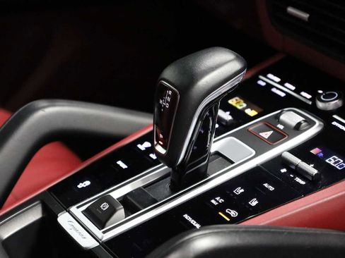 Used 2022 Porsche Cayenne image 21