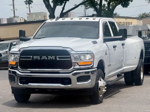 Used 2020 RAM 3500 Tradesman w/ Chrome Appearance Group AWD/4WD image 3