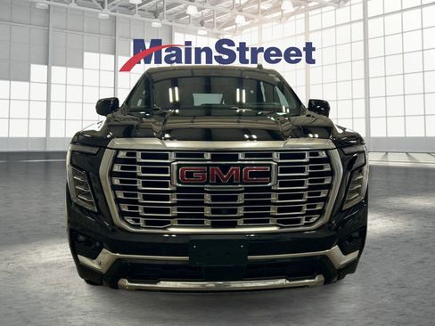 Used 2025 GMC Yukon Denali AWD/4WD image 8