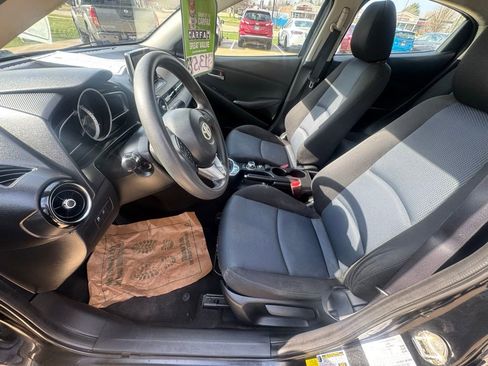 Used 2017 Toyota Yaris iA image 11
