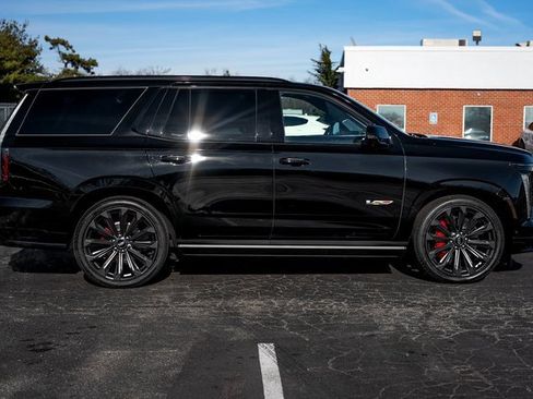 Used 2025 Cadillac Escalade V image 6