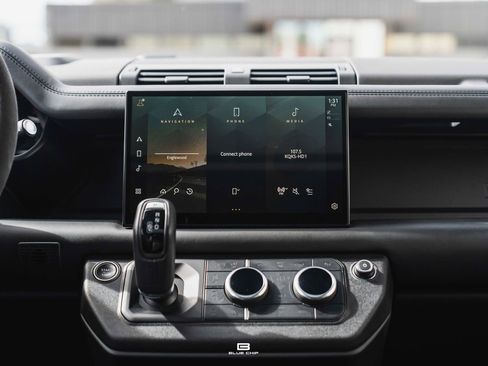 Used 2024 Land Rover Defender 110 V8 image 29