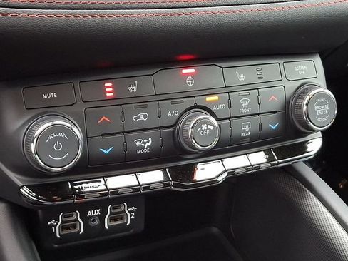 Used 2025 Dodge Durango GT image 21