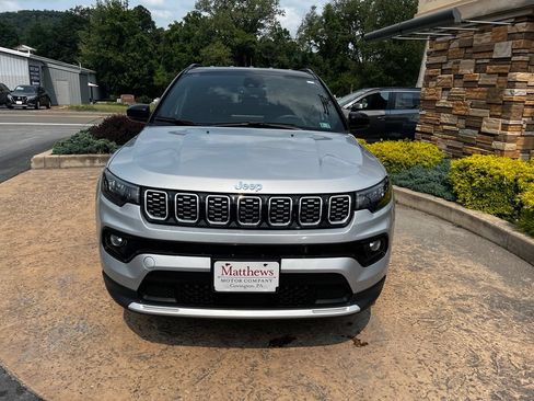 Used 2025 Jeep Compass Limited AWD/4WD image 2