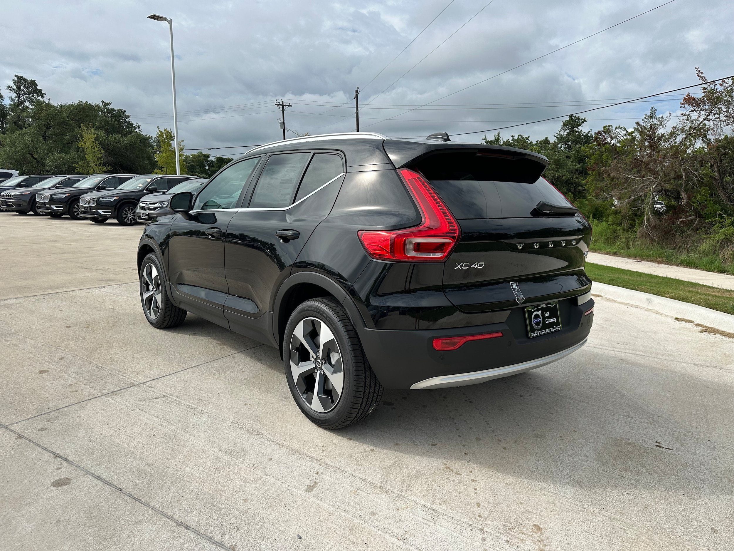 Used 2025 Volvo XC40 B5 Core w/ Protection Package Premier AWD/4WD image 3