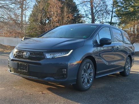 New 2026 Honda Odyssey Touring image 7