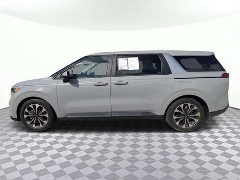 Used 2024 Kia Carnival EX FWD image 6