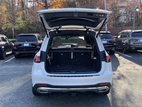 New 2026 Mercedes-Benz GLS 580 4MATIC image 8