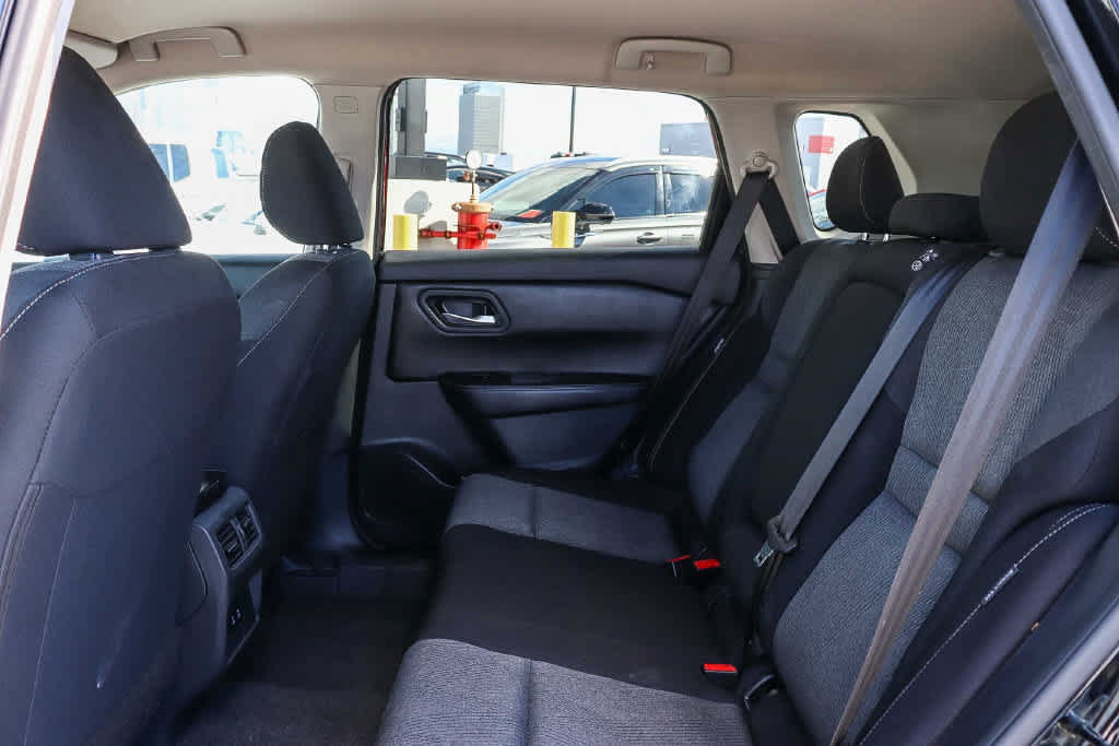 Used 2026 Nissan Rogue SV FWD image 17
