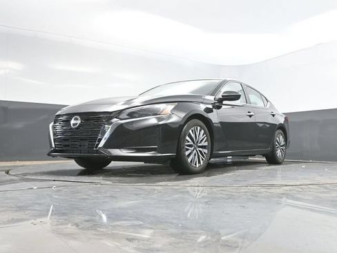 Used 2025 Nissan Altima 2.5 SV FWD image 49