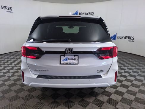 Certified 2025 Honda Odyssey Elite image 5