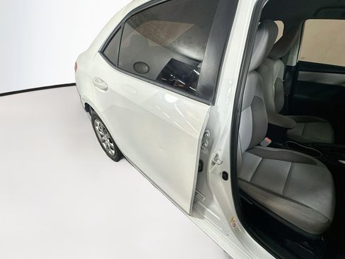 Used 2017 Toyota Corolla LE FWD image 27