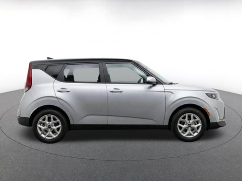 Used 2025 Kia Soul LX w/ LX Technology Package FWD image 10