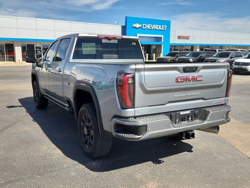 Used 2024 GMC Sierra 2500 AT4 w/ Technology Package image 3