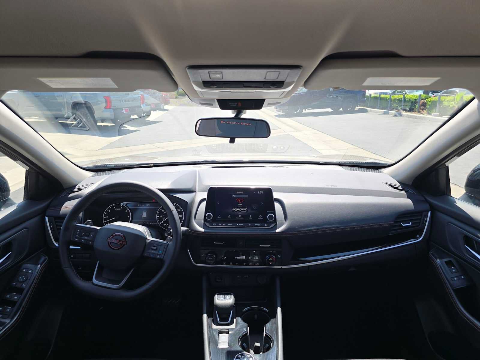 Used 2025 Nissan Rogue SV AWD/4WD image 18