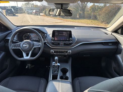 Used 2025 Nissan Altima 2.5 SV image 28