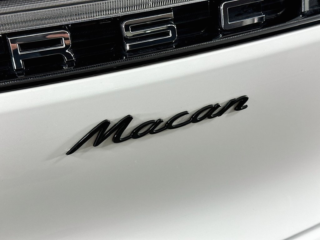 Certified 2025 Porsche Macan AWD/4WD image 34