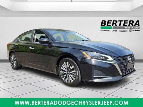 Used 2023 Nissan Altima 2.5 SV FWD image 1