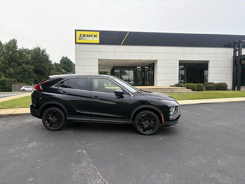 Used 2024 Mitsubishi Eclipse Cross LE AWD/4WD image 2
