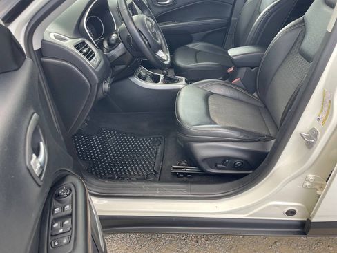Used 2019 Jeep Compass Latitude w/ Popular Equipment Group AWD/4WD image 10