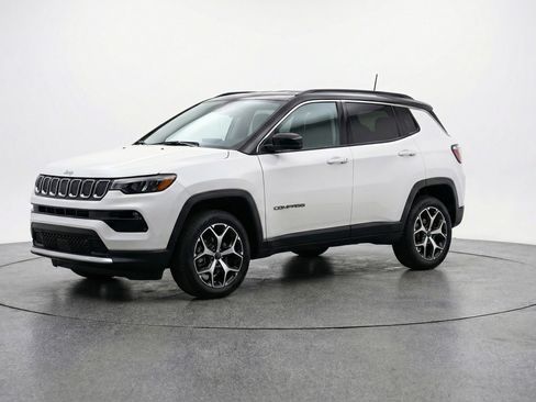 Used 2025 Jeep Compass Limited image 3