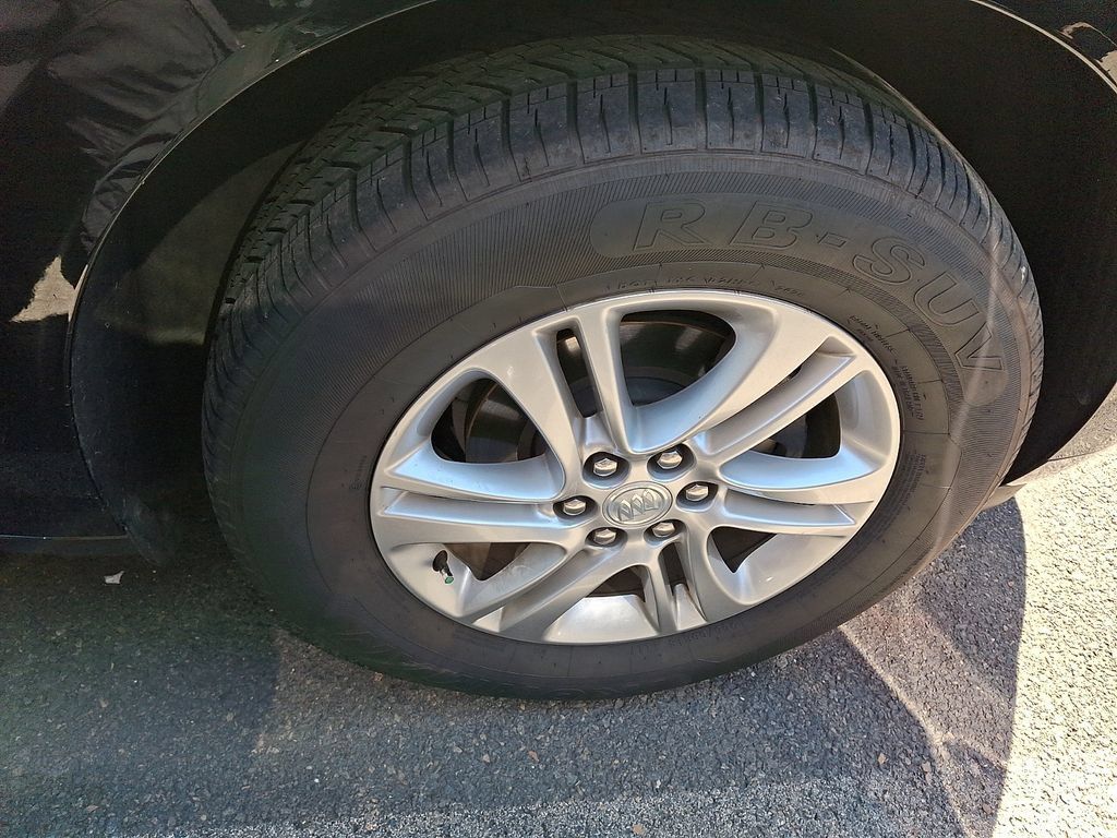 Certified 2018 Buick Enclave Essence w/ Trailering Package FWD image 9