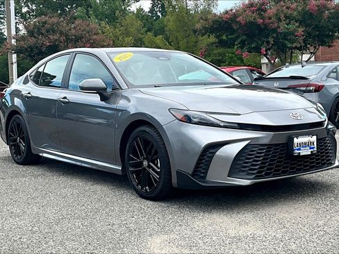 Used 2025 Toyota Camry SE FWD image 10