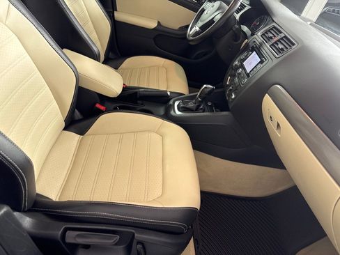 Used 2013 Volkswagen Jetta SEL image 24
