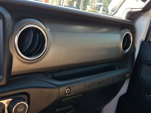 Used 2020 Jeep Wrangler Unlimited Rubicon image 31