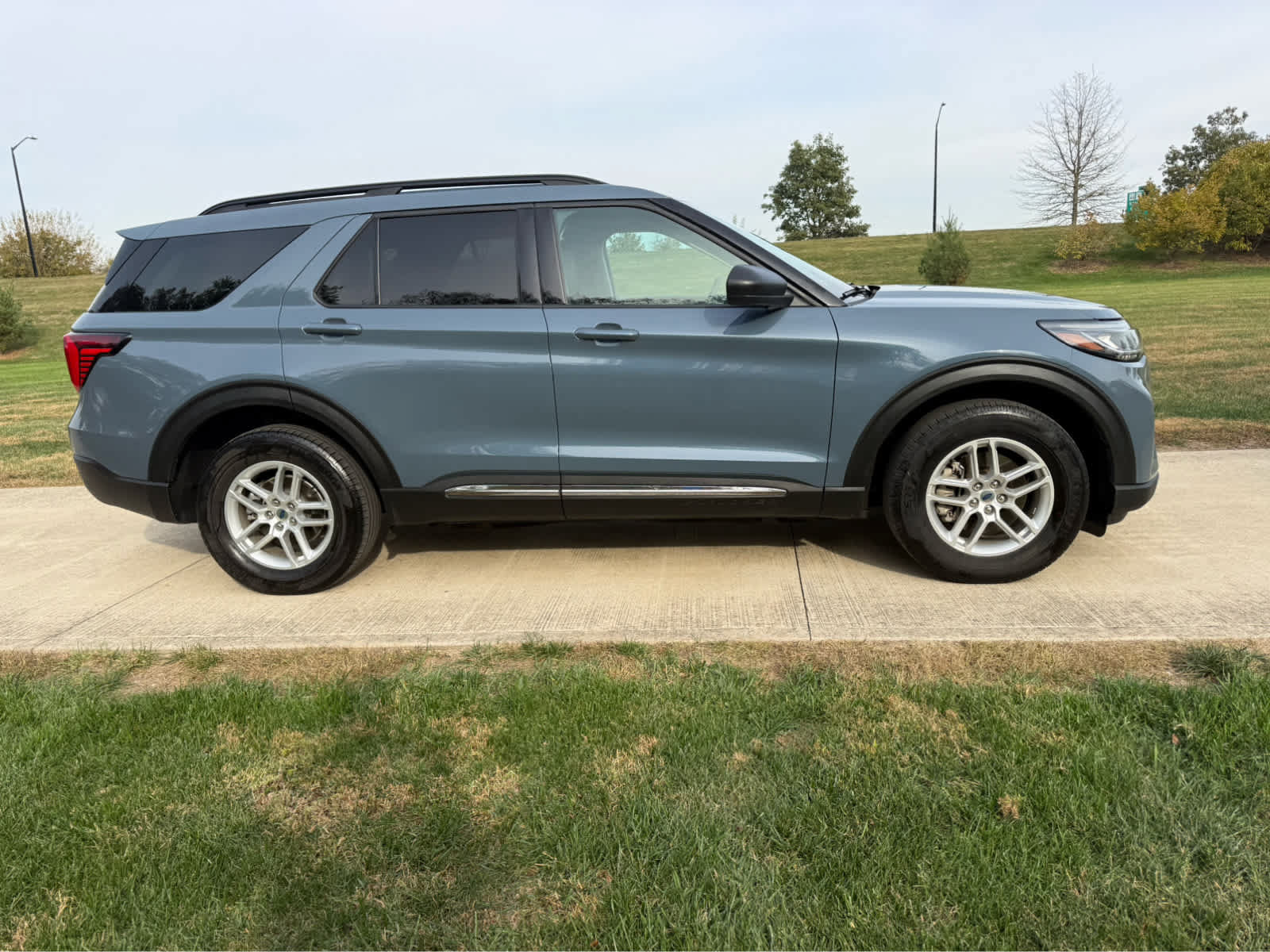 Used 2025 Ford Explorer Active AWD/4WD image 7