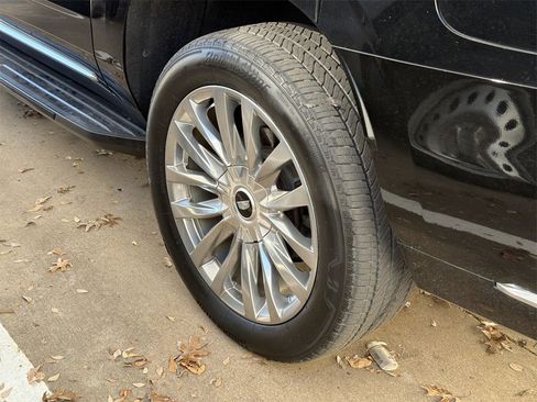 Used 2021 Cadillac Escalade ESV Premium Luxury image 5